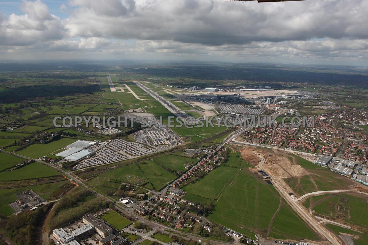 Manchester Airport runways reopen, but passengers warned of